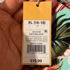 The size is XL and it’s floral